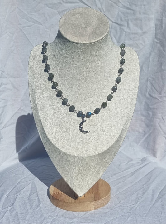 Cordelia - Labradorite Moon Necklace